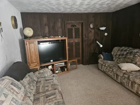 906 Barham Avenue N Johnston City IL 62951