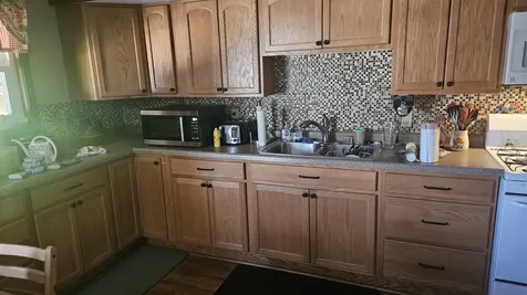 906 Barham Avenue N Johnston City IL 62951
