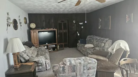 906 Barham Avenue N Johnston City IL 62951
