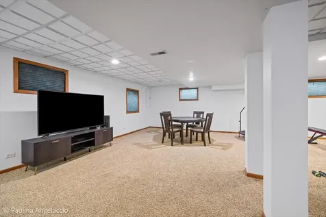 1713 Edgewood Drive Algonquin IL 60102