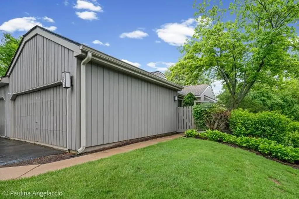 1280 Oak Hill Road Lake Barrington IL 60010