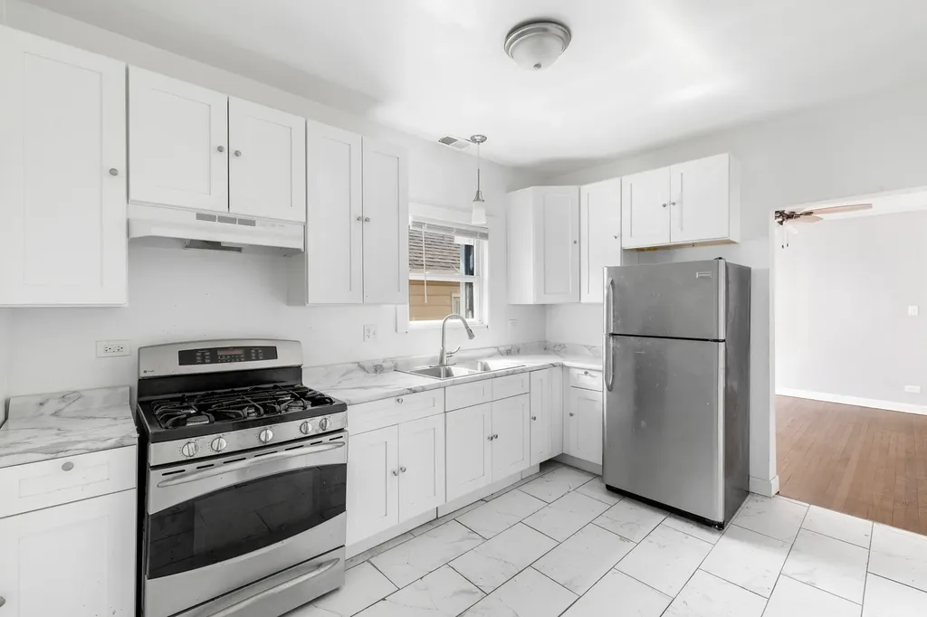 8841 South Muskegon Avenue Chicago IL 60617