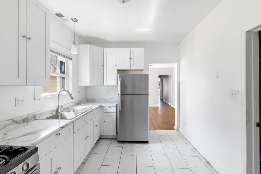 8841 South Muskegon Avenue Chicago IL 60617