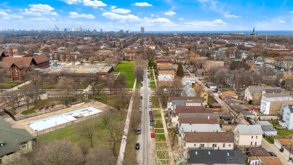 8841 South Muskegon Avenue Chicago IL 60617