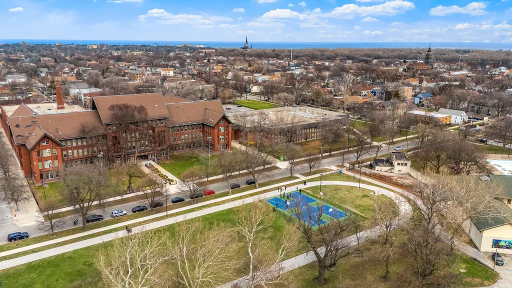8841 South Muskegon Avenue Chicago IL 60617