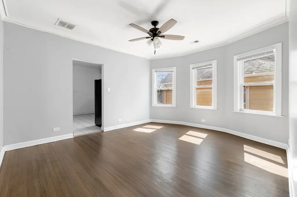 8841 South Muskegon Avenue Chicago IL 60617