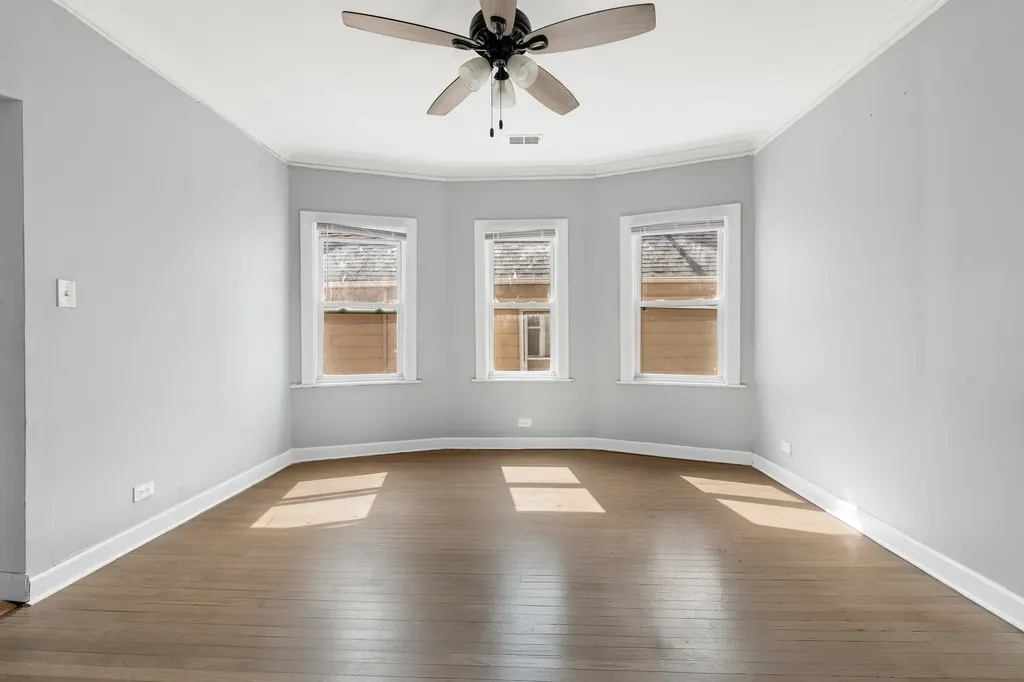 8841 South Muskegon Avenue Chicago IL 60617