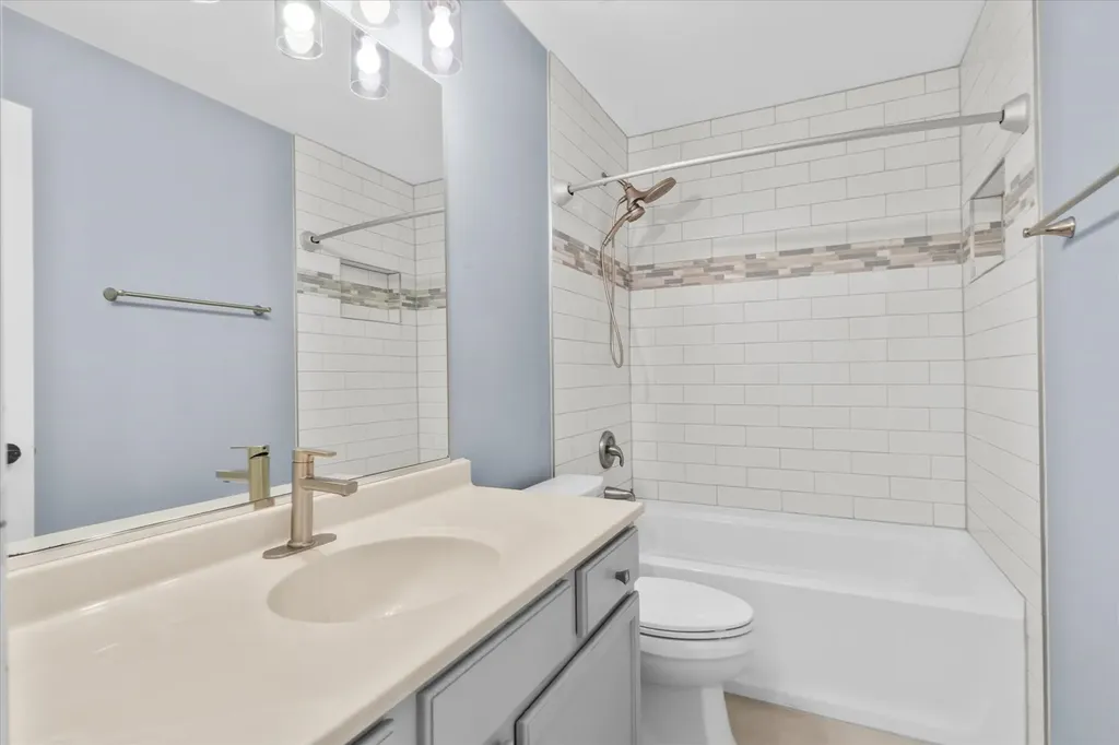 3827 Petra Court Naperville IL 60564