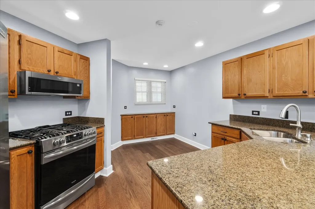 3827 Petra Court Naperville IL 60564