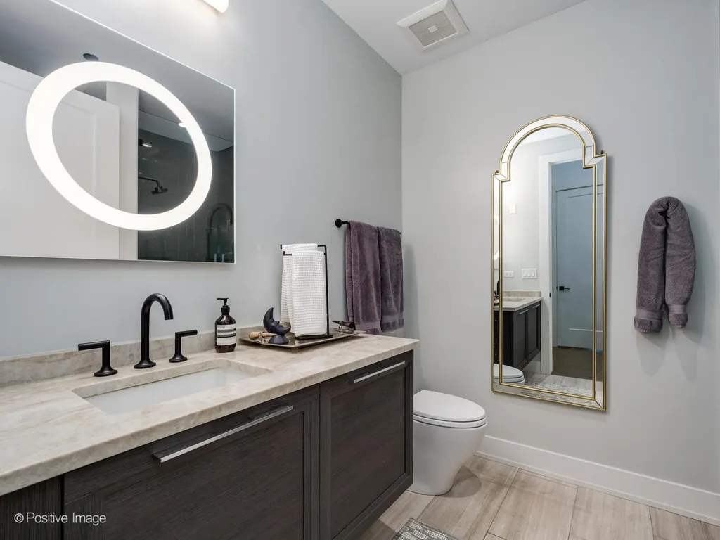 676 North Kingsbury Street Chicago IL 60654