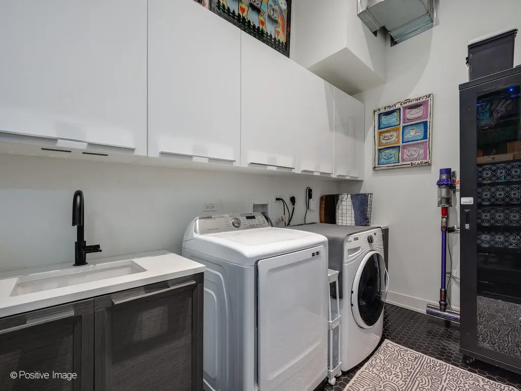 676 North Kingsbury Street Chicago IL 60654