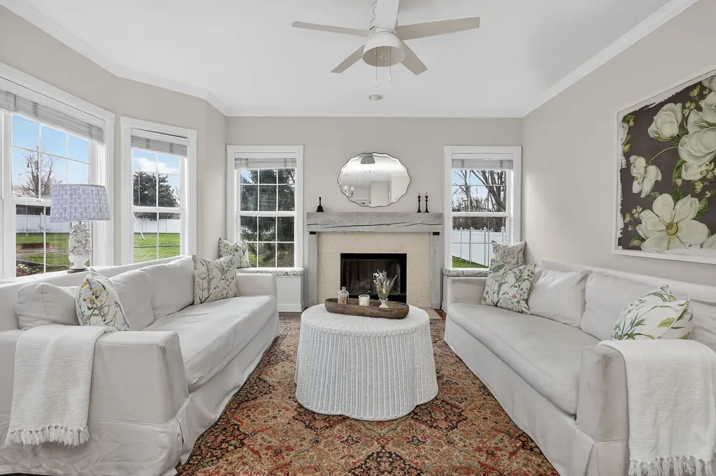 1614 Sawyer Avenue Glen Ellyn IL 60137