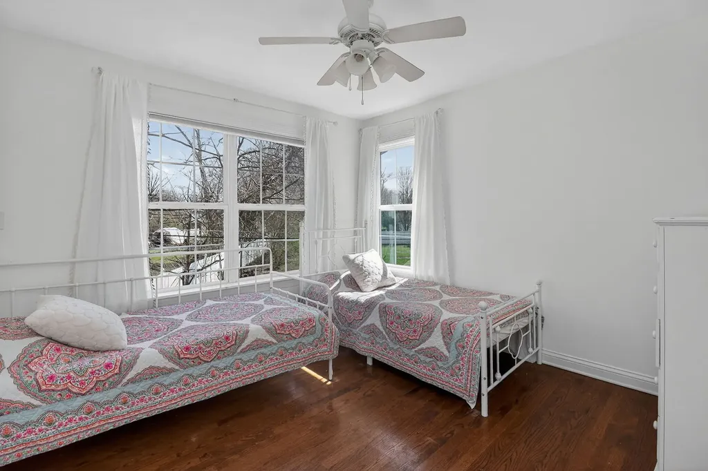 1614 Sawyer Avenue Glen Ellyn IL 60137
