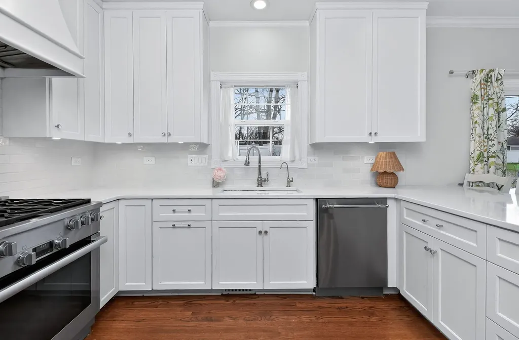 1614 Sawyer Avenue Glen Ellyn IL 60137