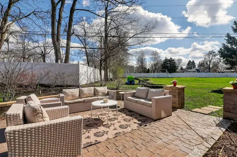 1614 Sawyer Avenue Glen Ellyn IL 60137