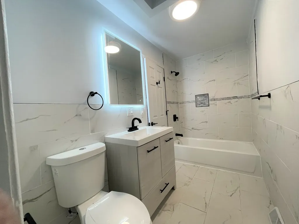 1344 West 19th Street Chicago IL 60608