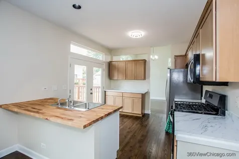 305 West Applegate Court Round Lake IL 60073