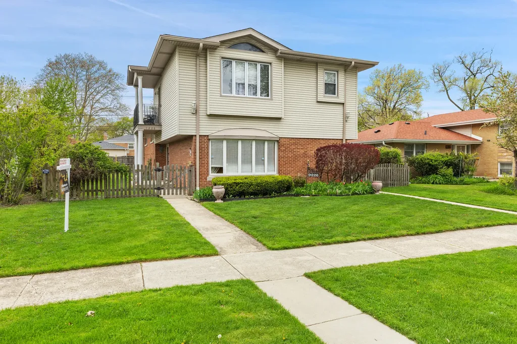 9226 Kilbourn Avenue Skokie IL 60076