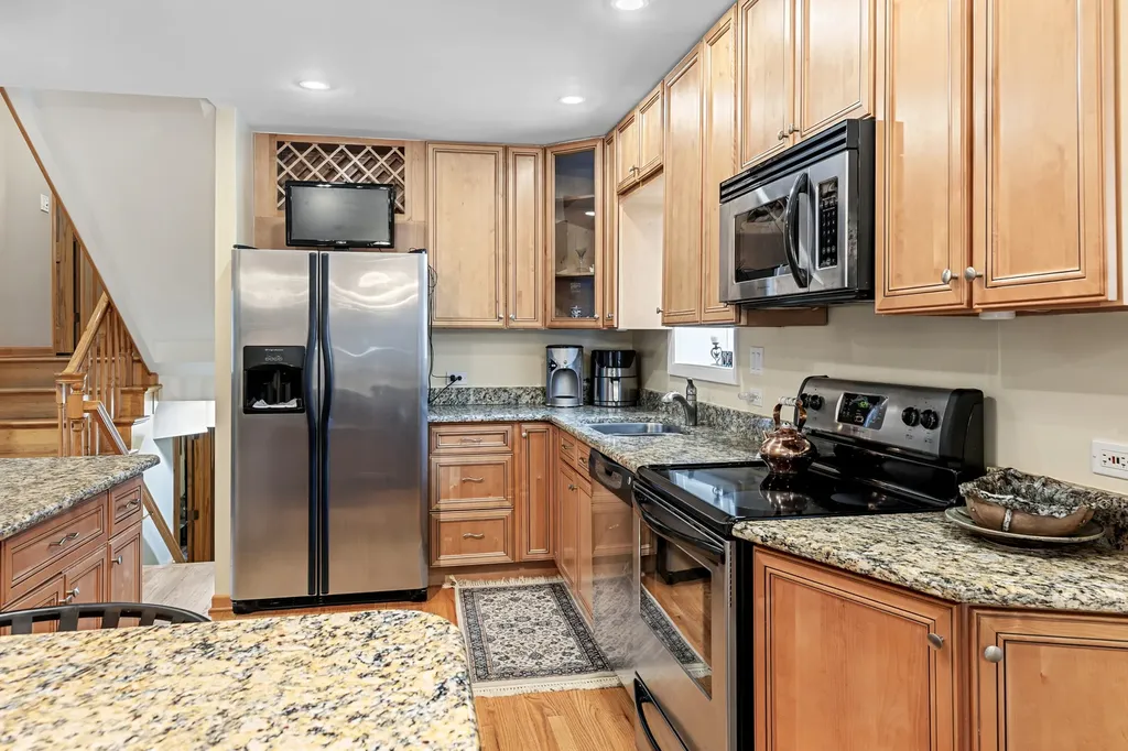 9226 Kilbourn Avenue Skokie IL 60076