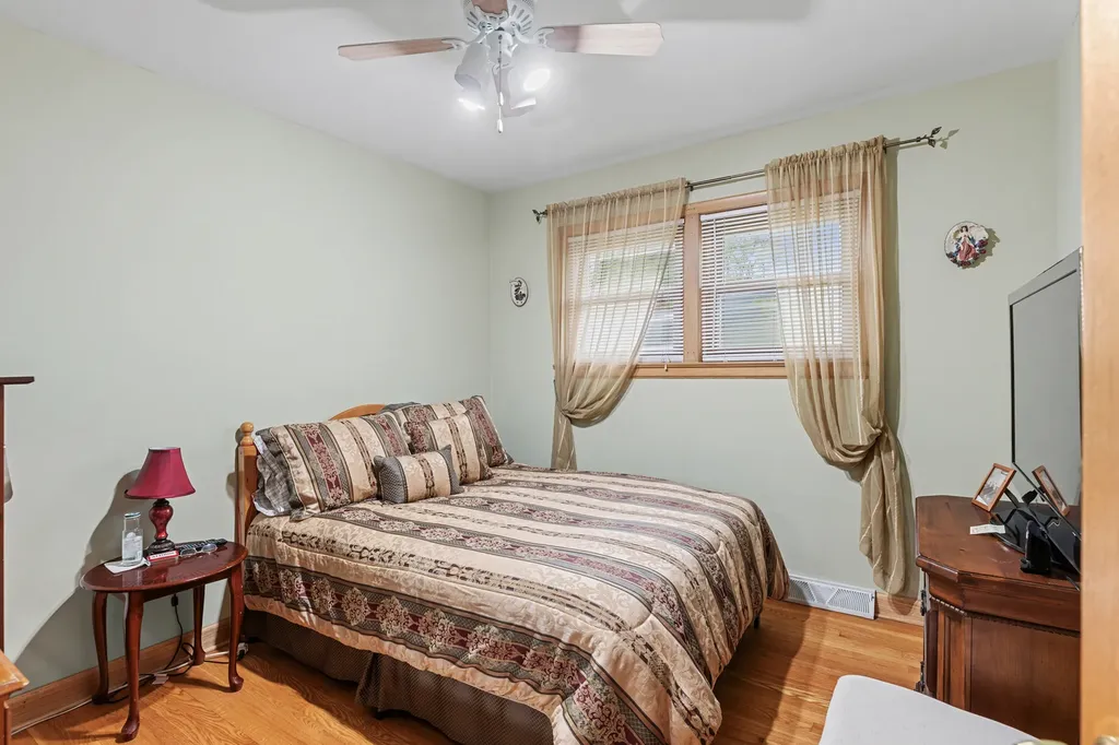 9226 Kilbourn Avenue Skokie IL 60076