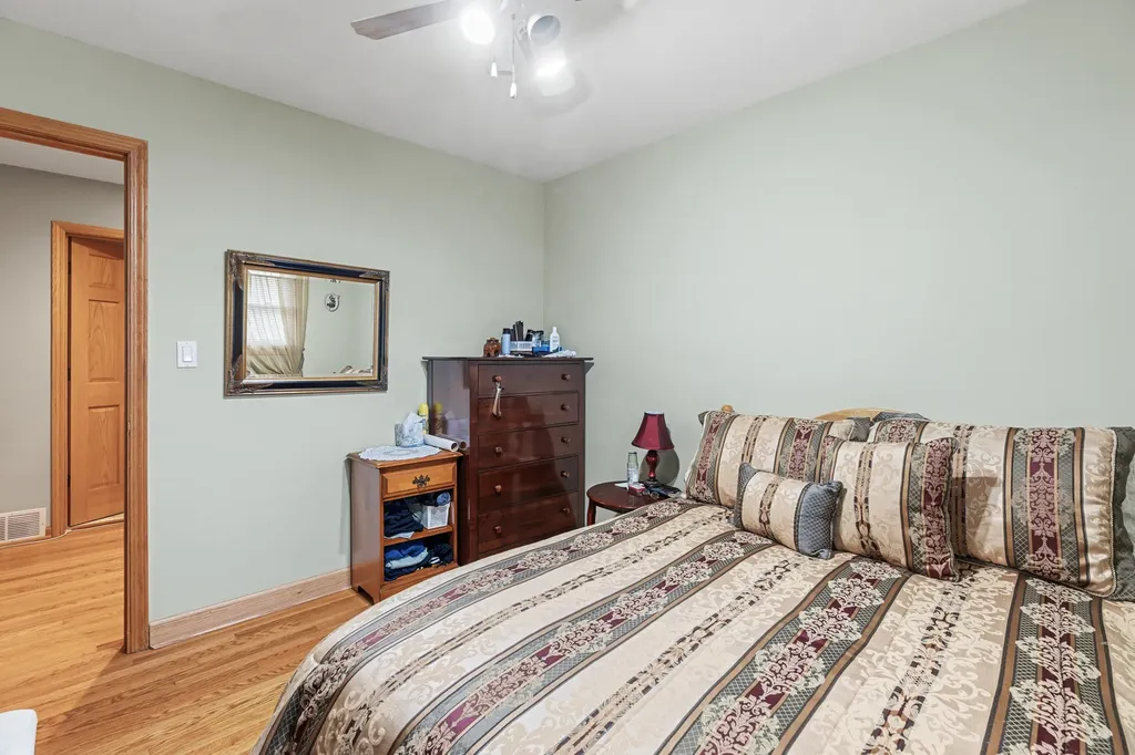 9226 Kilbourn Avenue Skokie IL 60076