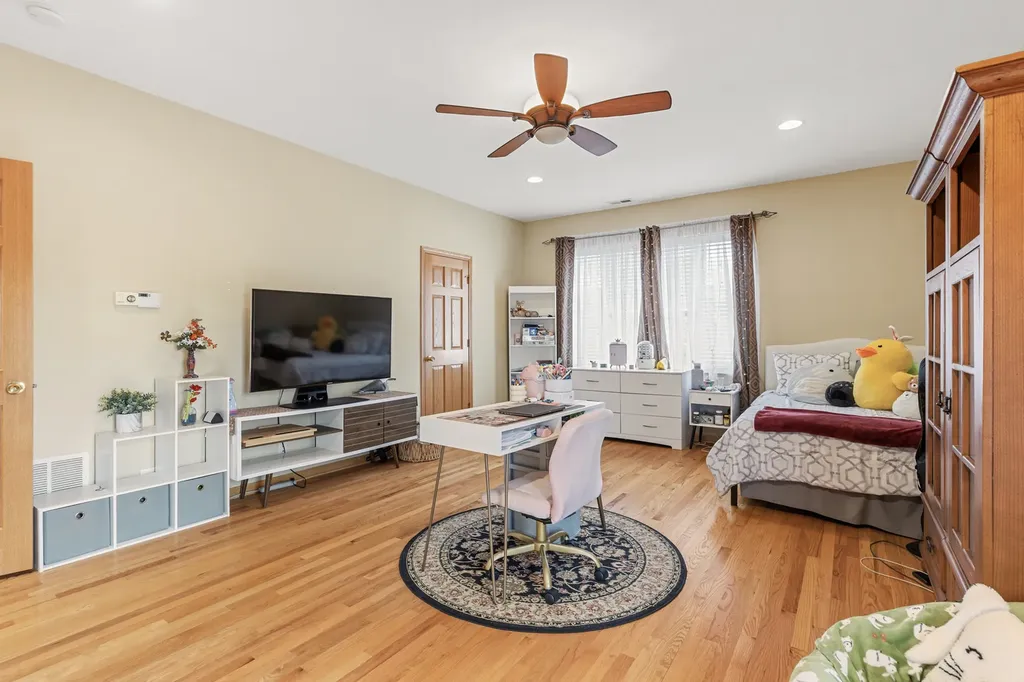 9226 Kilbourn Avenue Skokie IL 60076