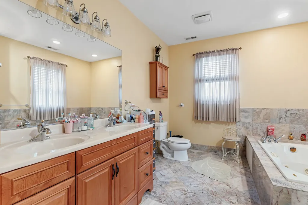 9226 Kilbourn Avenue Skokie IL 60076