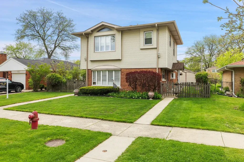 9226 Kilbourn Avenue Skokie IL 60076