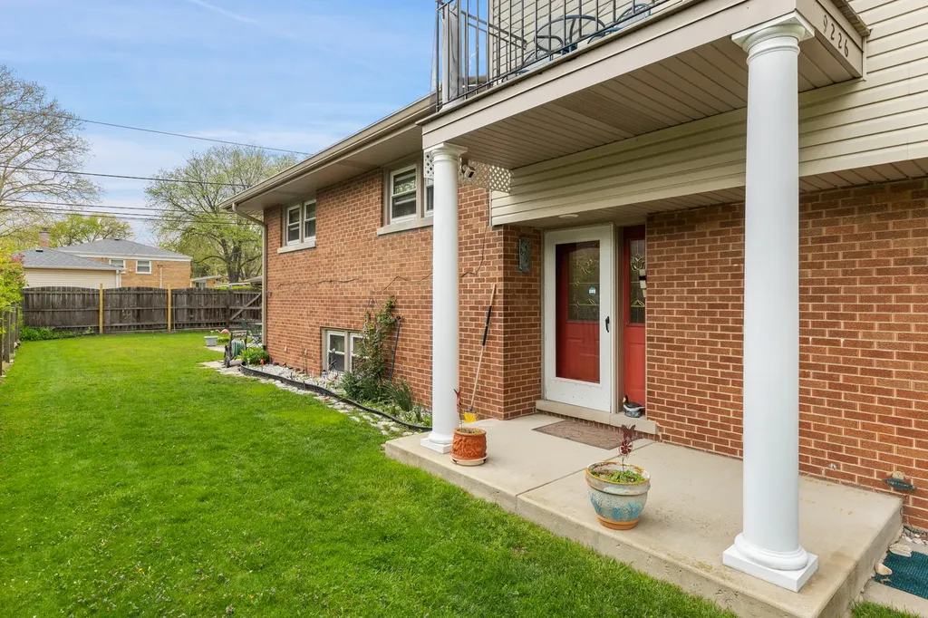 9226 Kilbourn Avenue Skokie IL 60076
