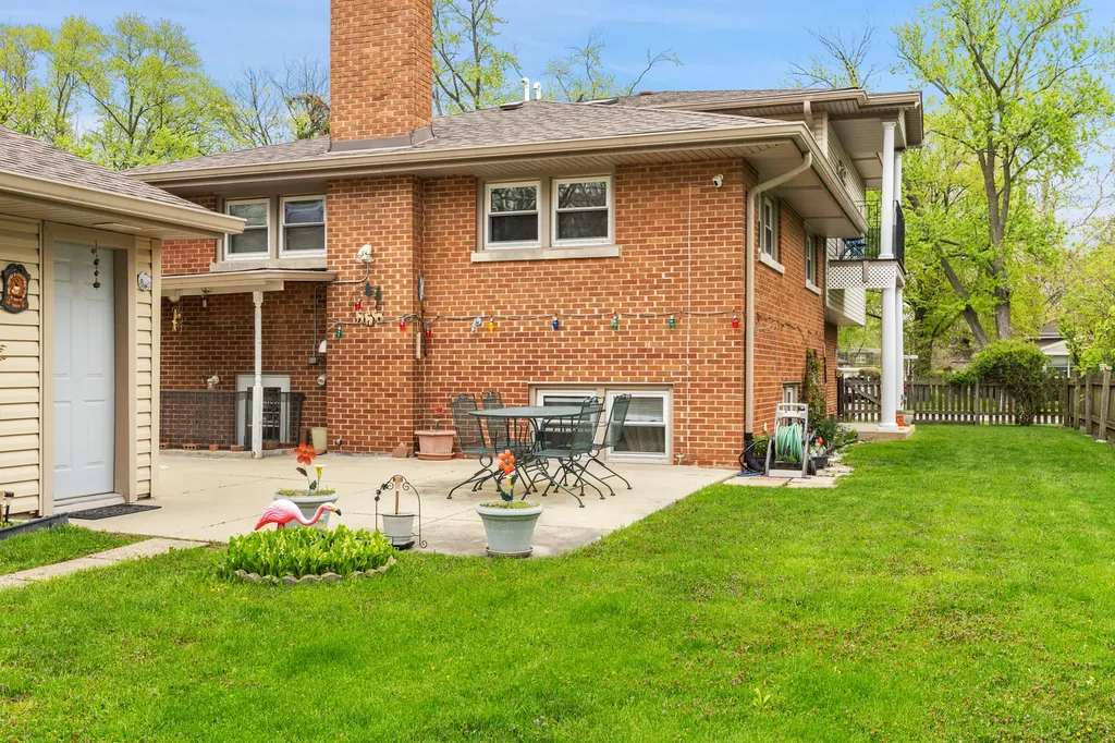 9226 Kilbourn Avenue Skokie IL 60076