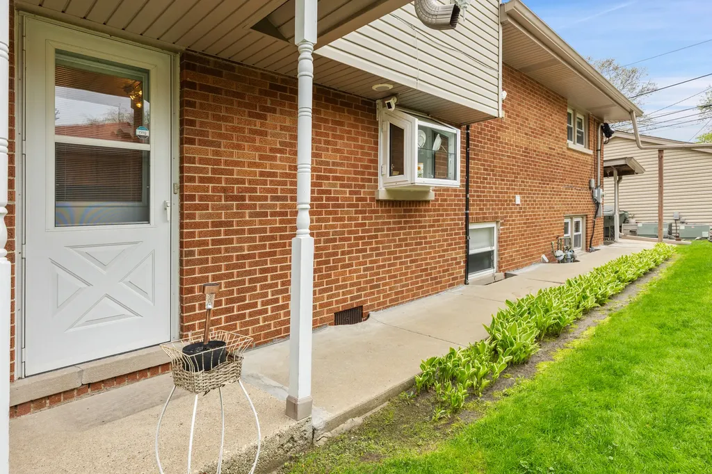9226 Kilbourn Avenue Skokie IL 60076