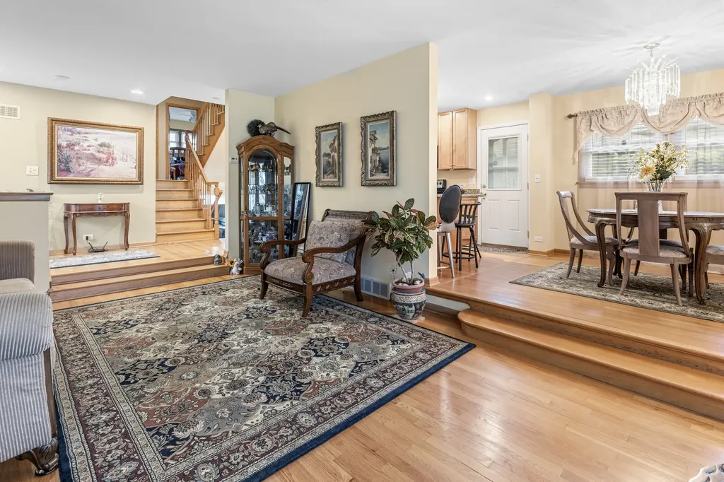 9226 Kilbourn Avenue Skokie IL 60076