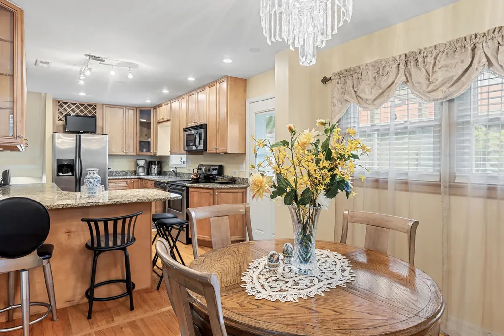 9226 Kilbourn Avenue Skokie IL 60076