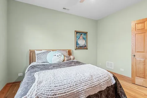 9226 Kilbourn Avenue Skokie IL 60076