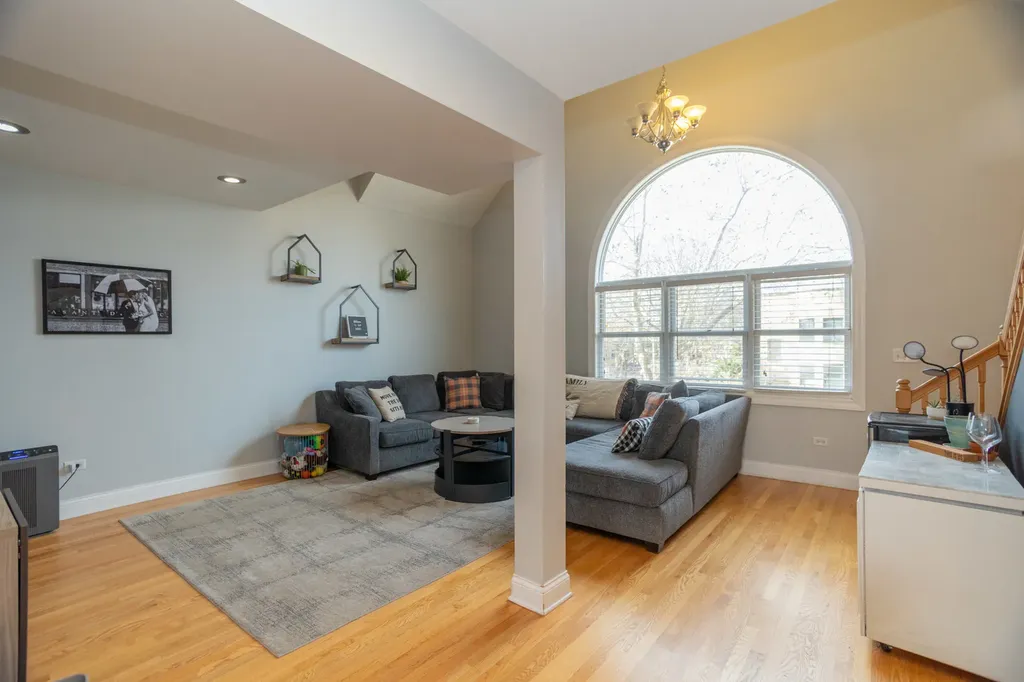 5707 North Rockwell Street Chicago IL 60659