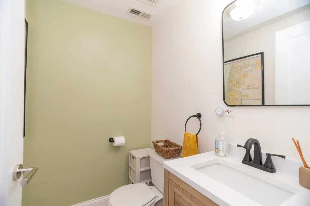 5707 North Rockwell Street Chicago IL 60659