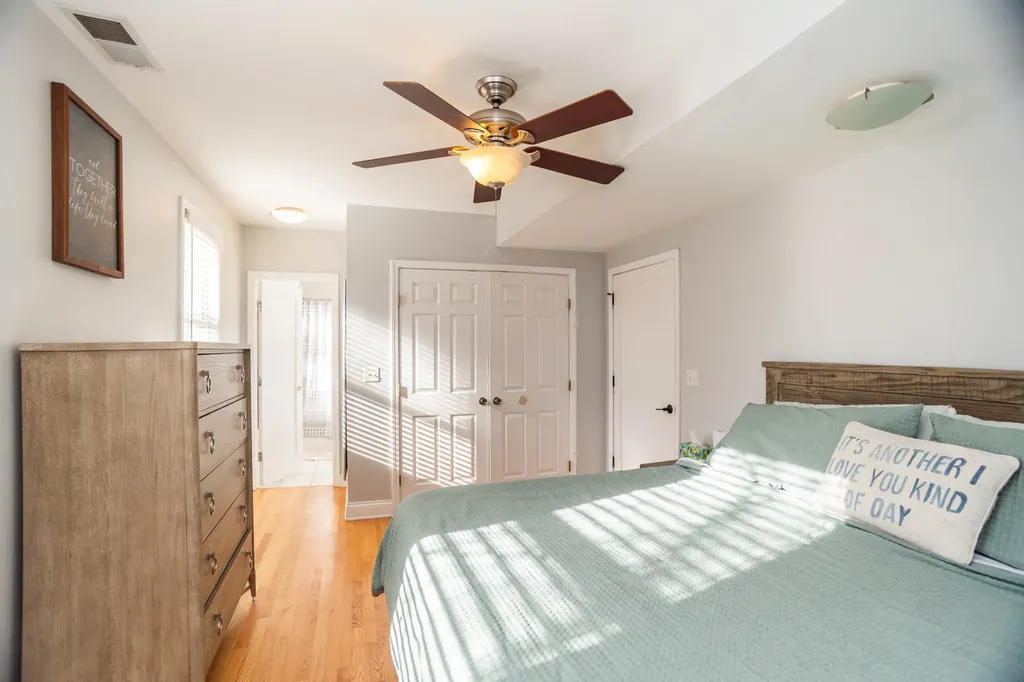 5707 North Rockwell Street Chicago IL 60659