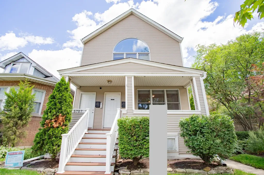 5707 North Rockwell Street Chicago IL 60659