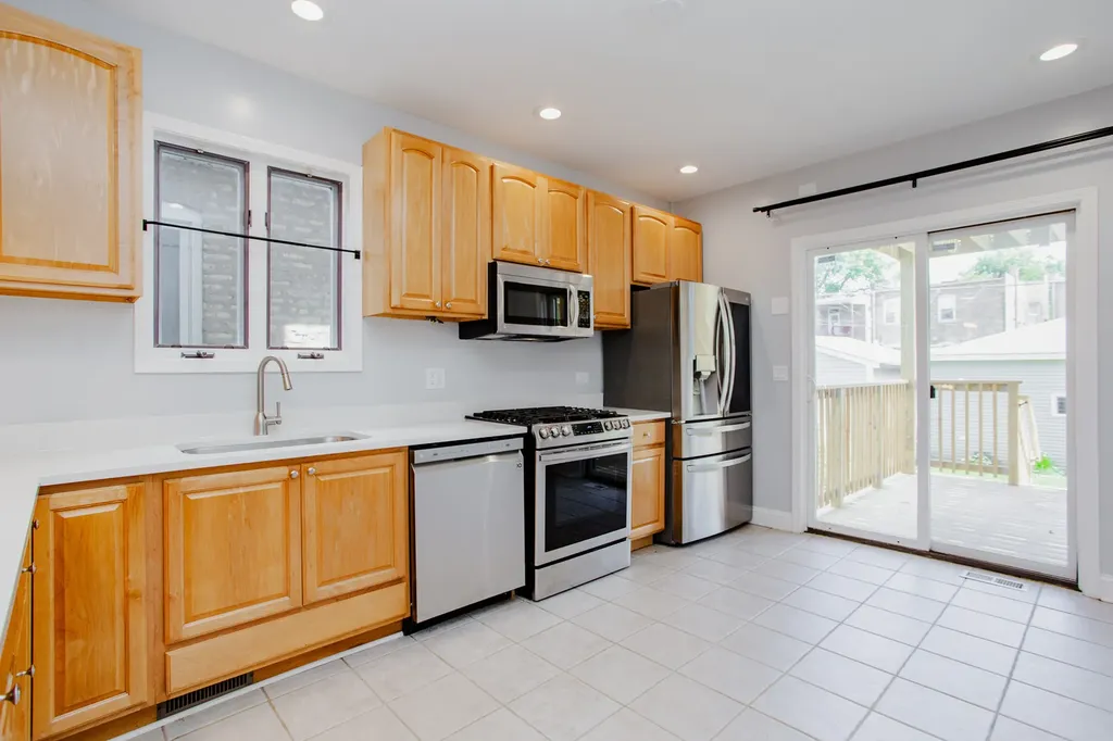 5707 North Rockwell Street Chicago IL 60659