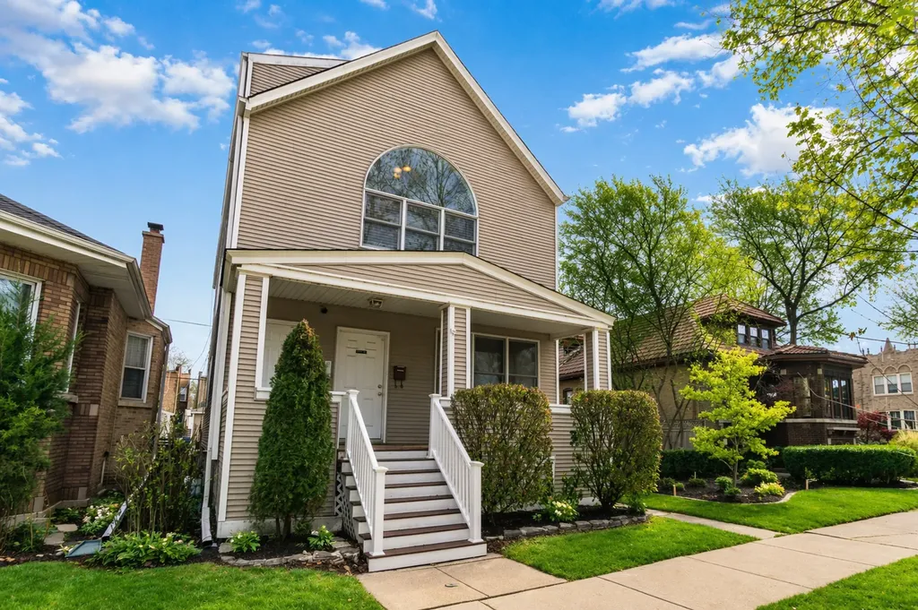 5707 North Rockwell Street Chicago IL 60659