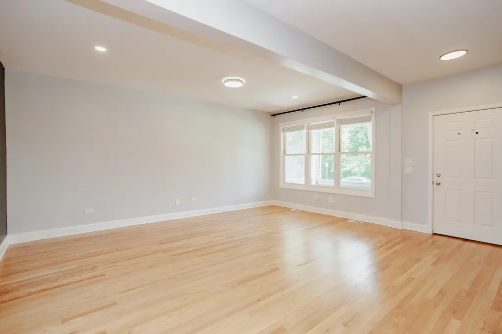 5707 North Rockwell Street Chicago IL 60659