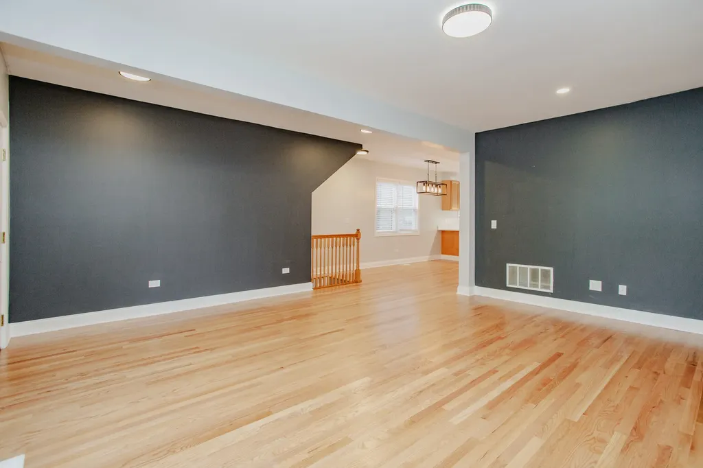 5707 North Rockwell Street Chicago IL 60659