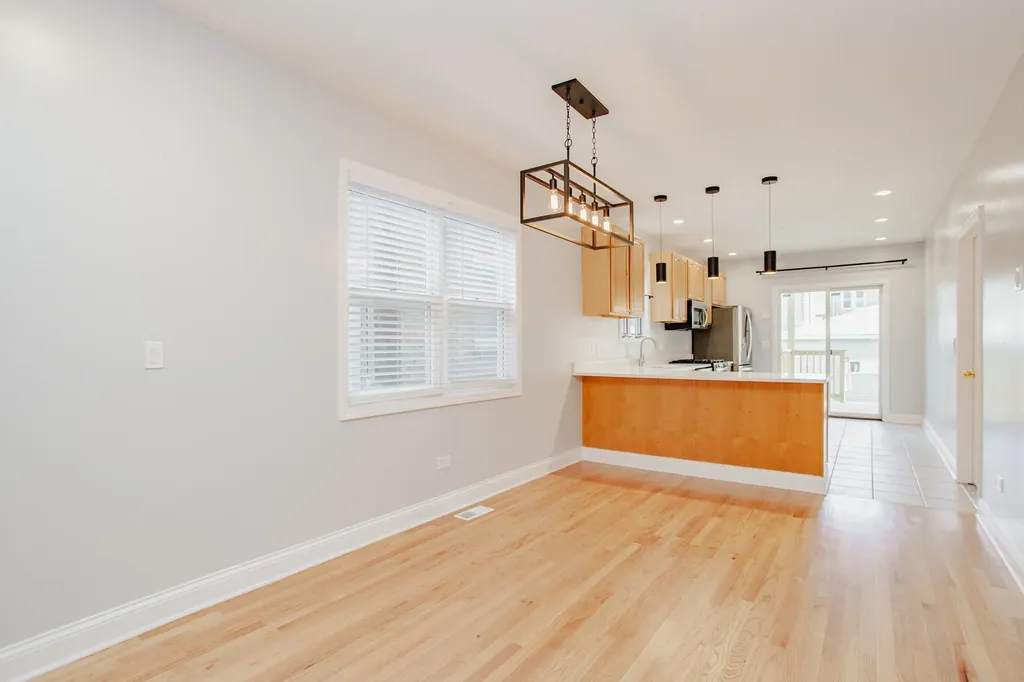 5707 North Rockwell Street Chicago IL 60659