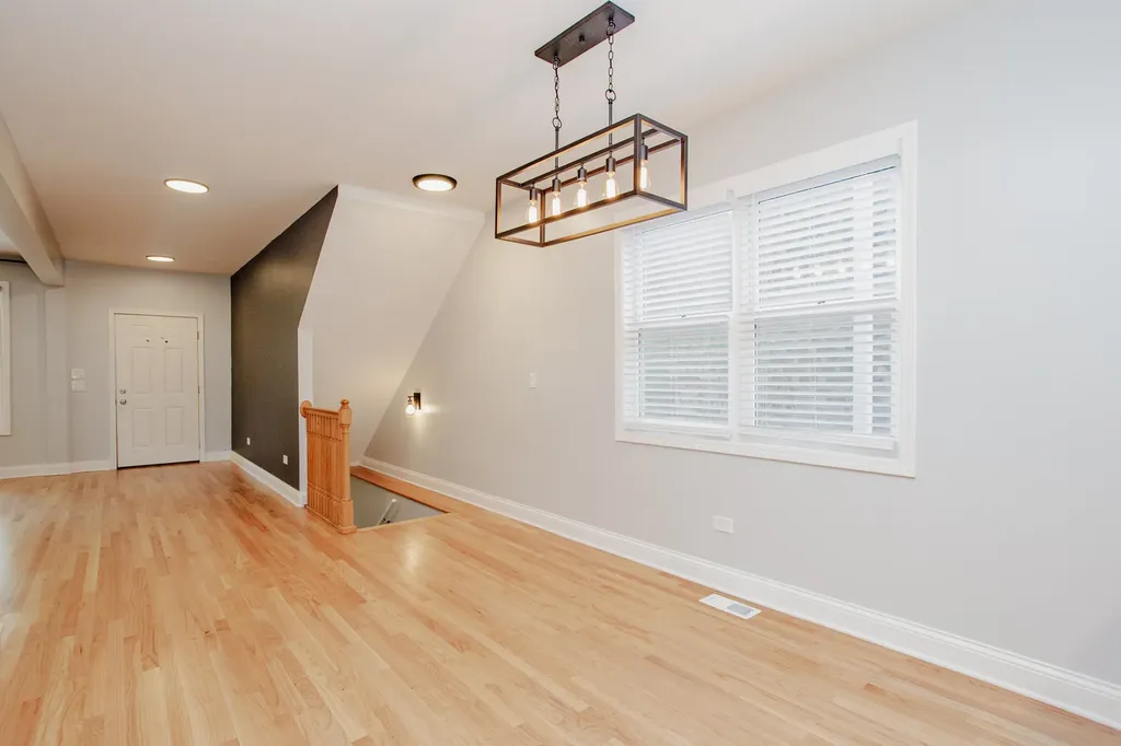 5707 North Rockwell Street Chicago IL 60659