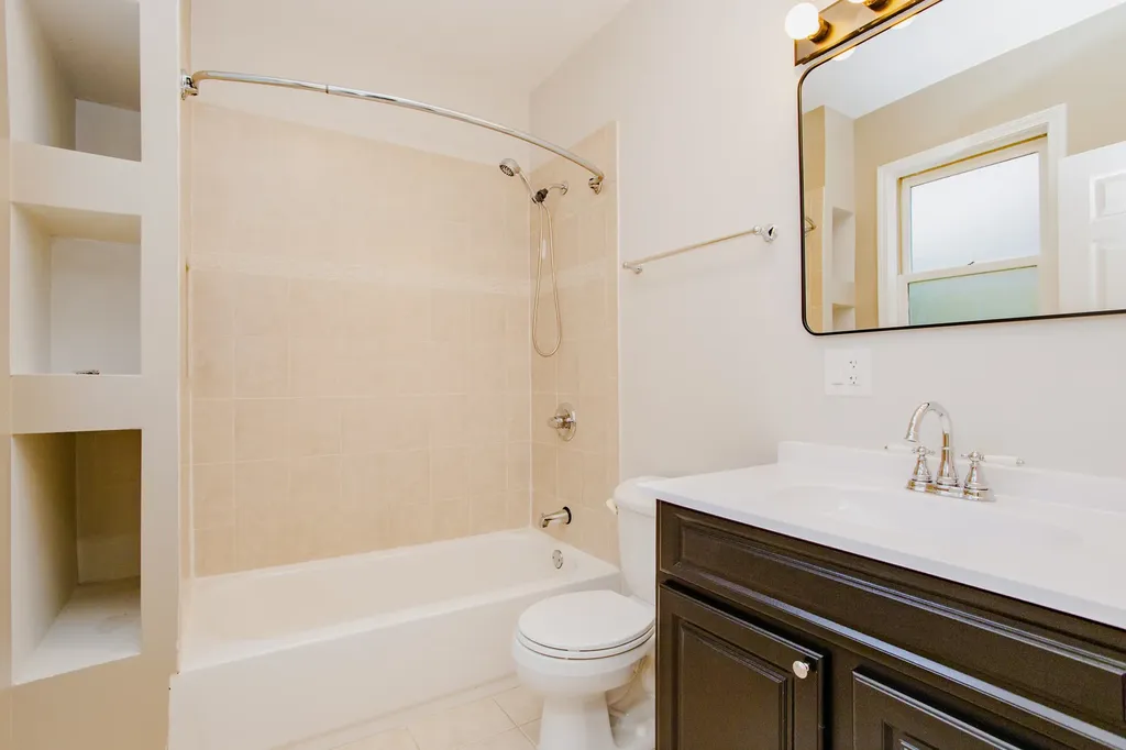 5707 North Rockwell Street Chicago IL 60659