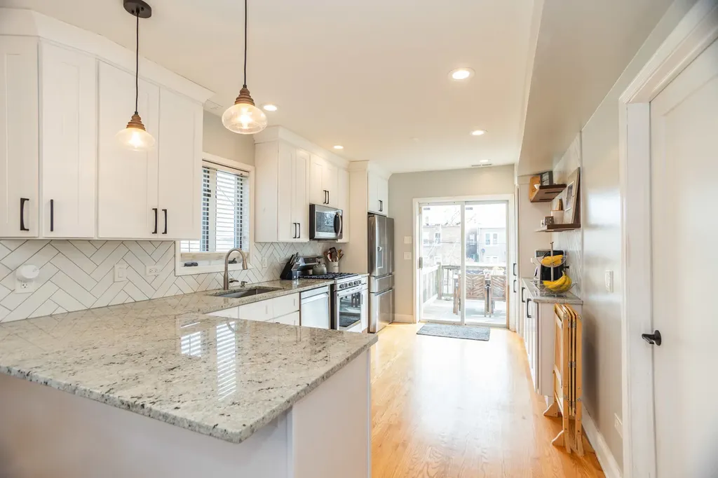 5707 North Rockwell Street Chicago IL 60659