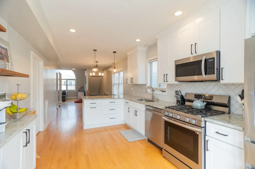 5707 North Rockwell Street Chicago IL 60659