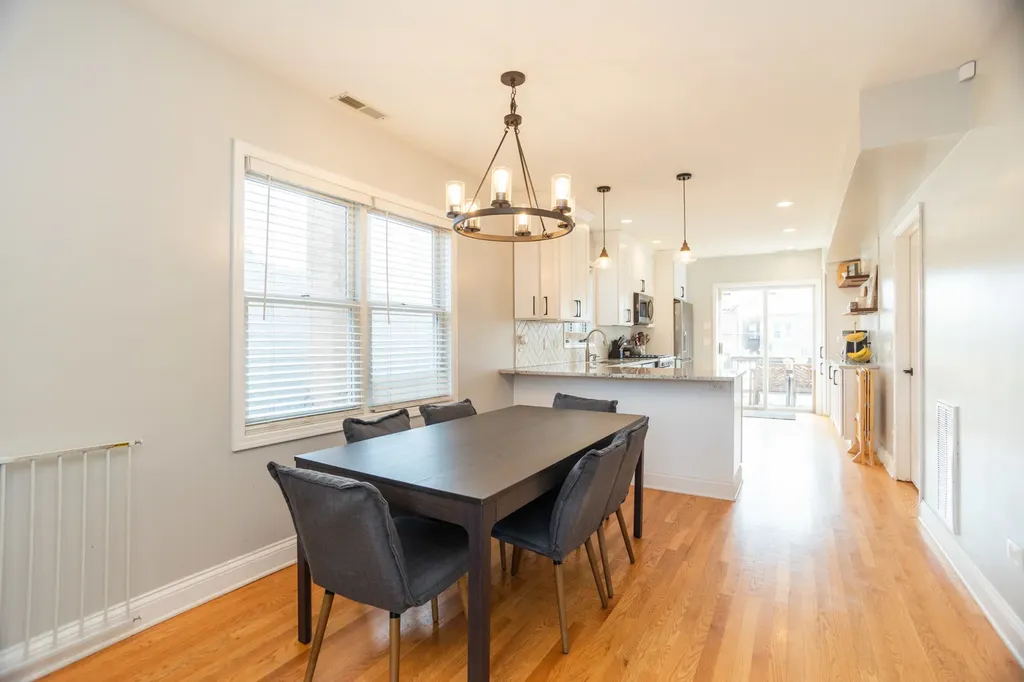 5707 North Rockwell Street Chicago IL 60659