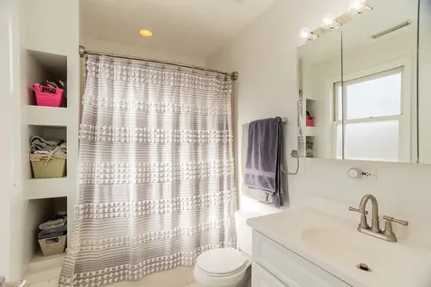 5707 North Rockwell Street Chicago IL 60659