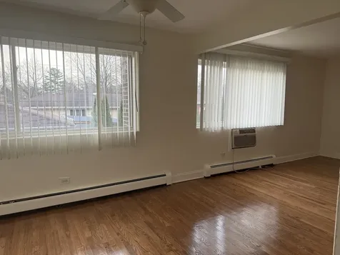 77 West Central Avenue Roselle IL 60172